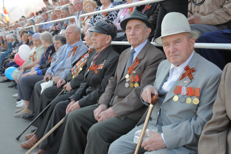 Оренбуржцы отпраздновали 67-ю годовщину Великой Победы